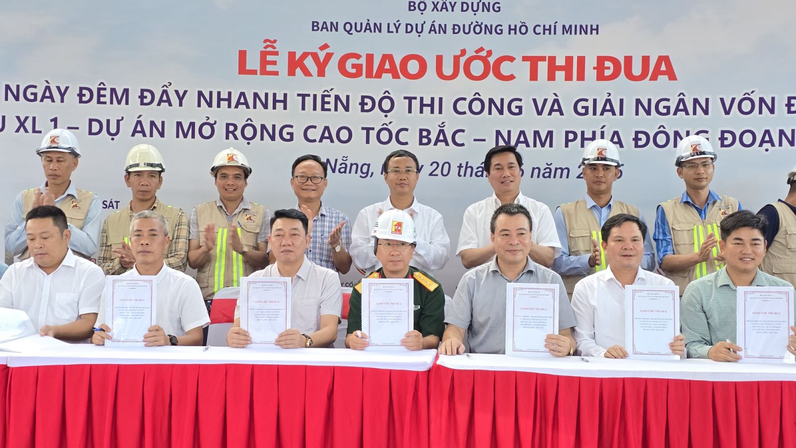 Tăng tốc thi công Dự án mở rộng cao tốc La Sơn - Hòa Liên: Cao điểm thi đua 90 ngày đêm