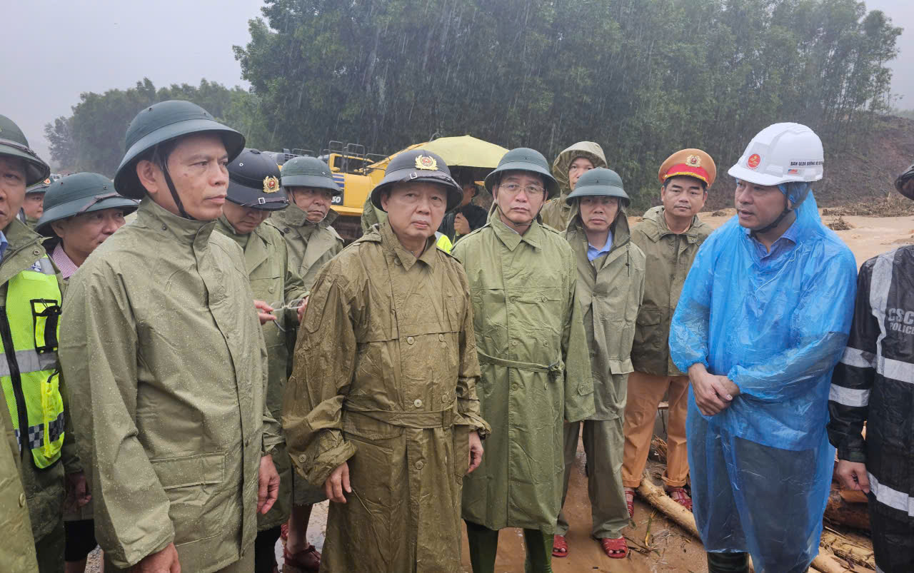 Phó Thủ tướng Trần Hồng Hà yêu cầu rà soát, xử lý sạt lở trên cao tốc La Sơn - Hòa Liên